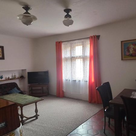 Apartman Menany Exterior foto
