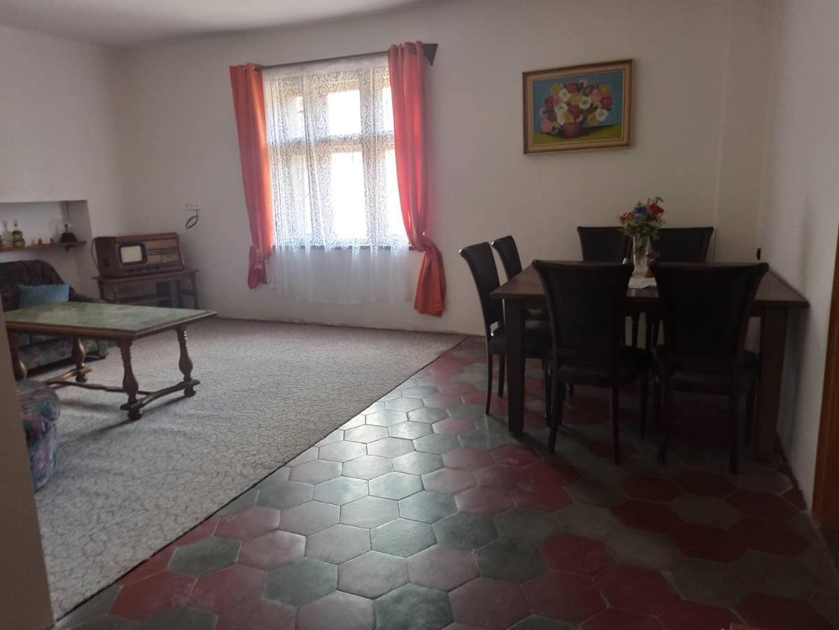 Apartman Menany Exterior foto