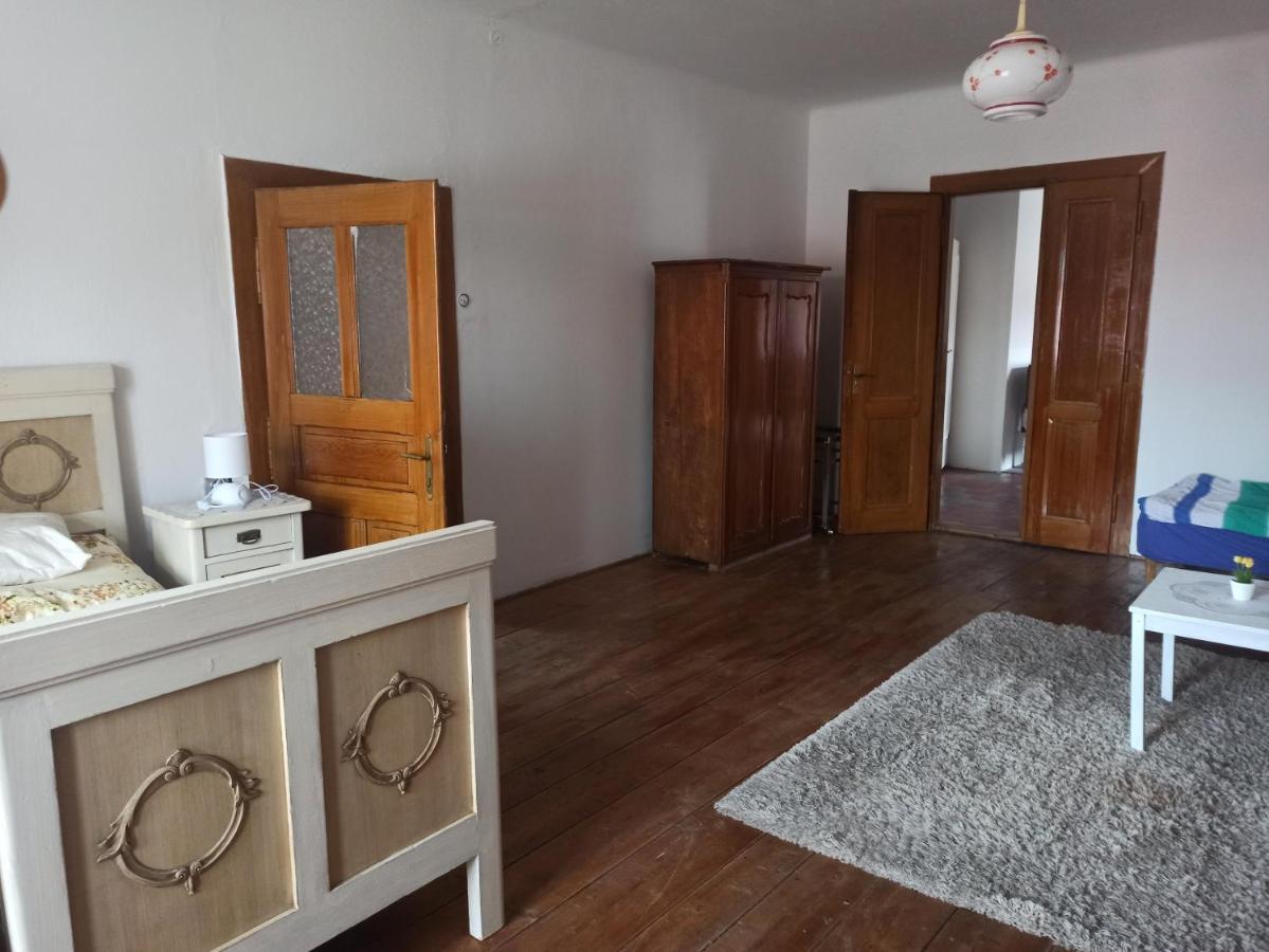 Apartman Menany Exterior foto
