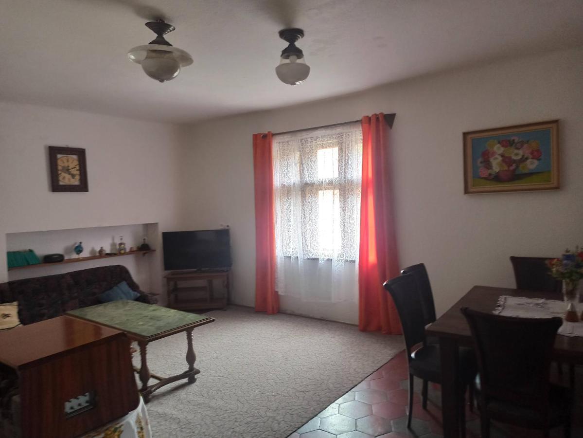 Apartman Menany Exterior foto